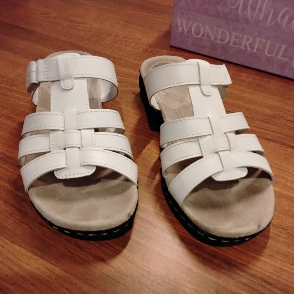 BUNDLE 3 for $10 - Kohl's CROFT & BARROW White Strappy Sandals